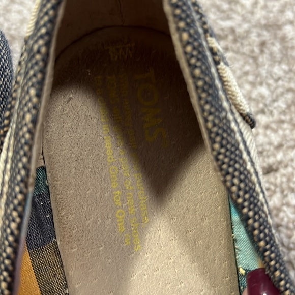 Tom’s wedge espadrilles. Cream and black stripe. Size 8. - Picture 2 of 5